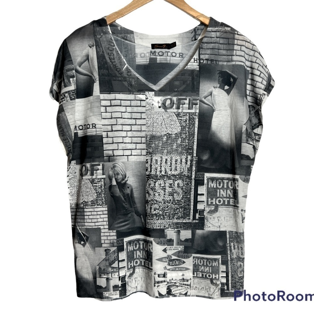 Seven7 Motor Inn Print v neck Tee Medium
